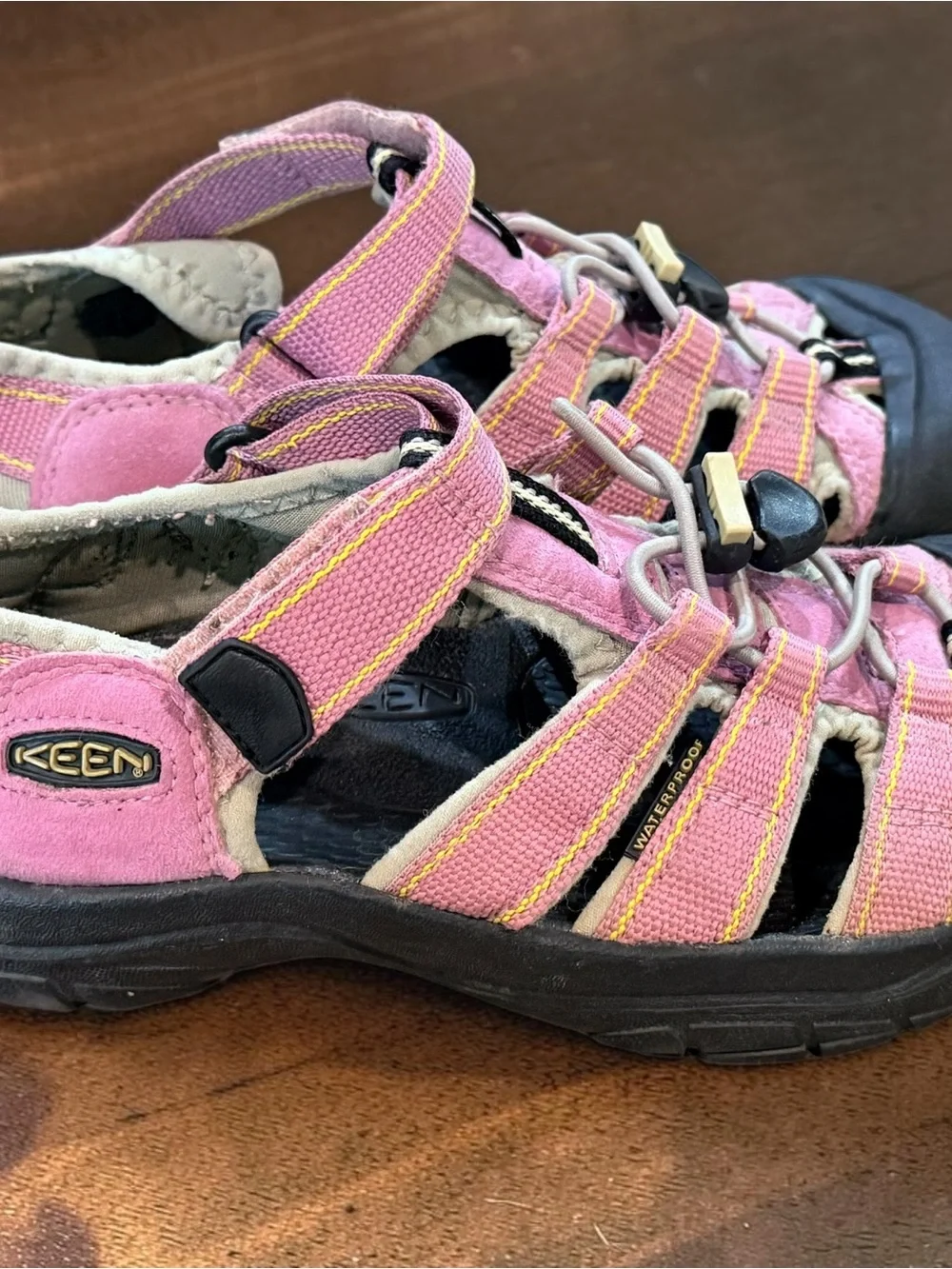 Girls KEEN Newport H2 Pink Sandals Machine Washable Size 3 Hiking Walking